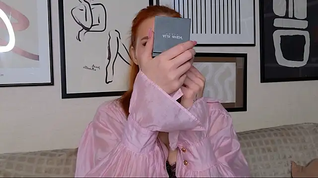 JudyWalkerr online show from December 14, 2025, 10:10 am