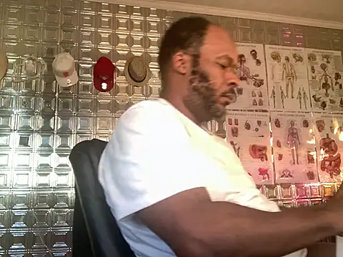 Snapshot of bigshh8 chatting on June 27, 2026, 1:28 pm bigshh8 online show from June 27, 2026, 1:28 pm