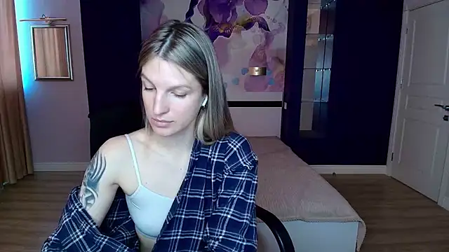 Snapshot of EmilyWalkeri chatting on May 4, 2026, 7:00 am EmilyWalkeri online show from May 4, 2026, 7:00 am