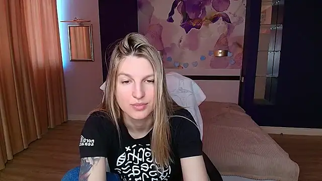 Snapshot of EmilyWalkeri chatting on May 25, 2026, 6:56 am EmilyWalkeri online show from May 25, 2026, 6:56 am