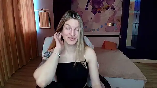 Snapshot of EmilyWalkeri chatting on May 31, 2026, 6:30 am EmilyWalkeri online show from May 31, 2026, 6:30 am