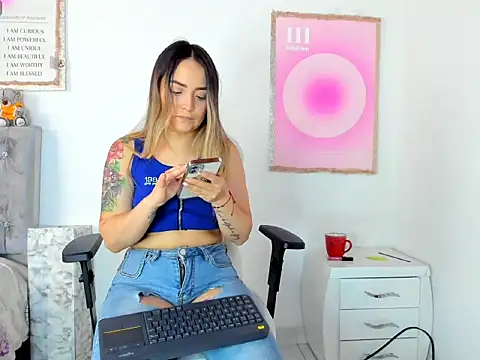 cindy love2 online show from December 4, 2025, 2:05 pm