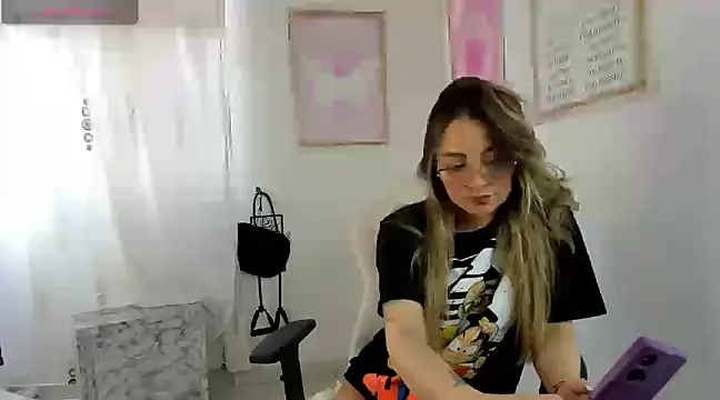 Snapshot of cindy_love2 chatting on March 11, 2025, 1:12 pm cindy love2 online show from March 11, 2025, 1:12 pm