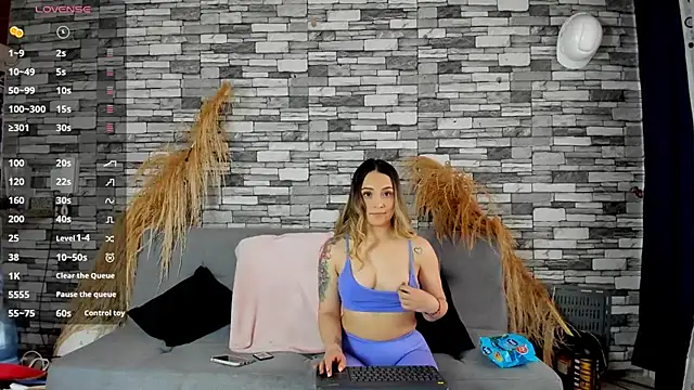 Snapshot of cindy_love2 chatting on October 6, 2025, 3:57 pm cindy love2 online show from October 6, 2025, 3:57 pm