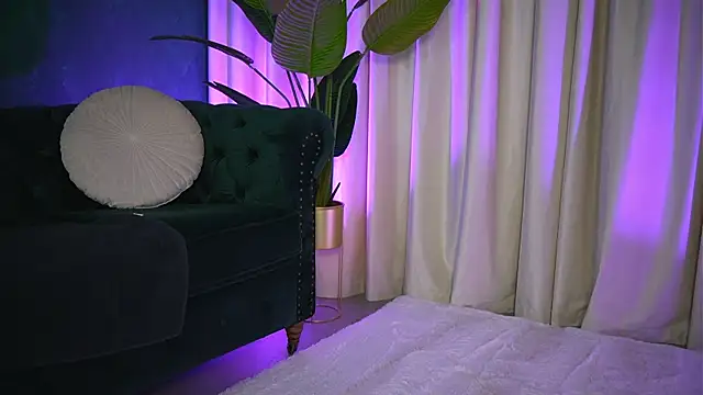 Snapshot of FoxieJullia chatting on November 8, 2025, 4:49 am FoxieJullia online show from November 8, 2025, 4:49 am