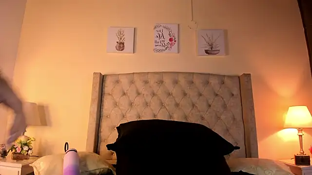 Snapshot of allisson_m chatting on April 22, 2026, 12:12 pm allisson m online show from April 22, 2026, 12:12 pm
