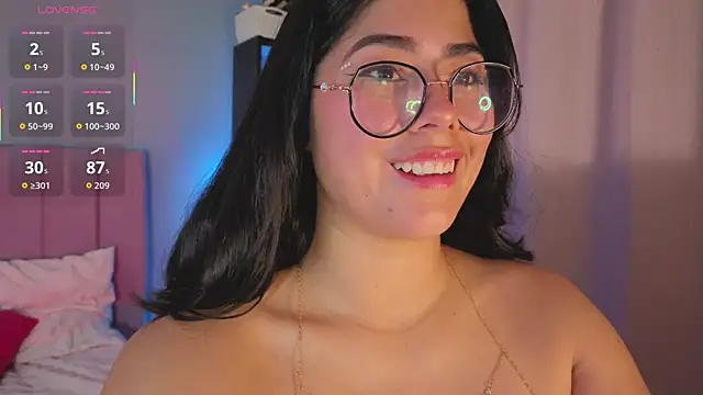 LoaLuxury online show from November 21, 2025, 5:45 pm