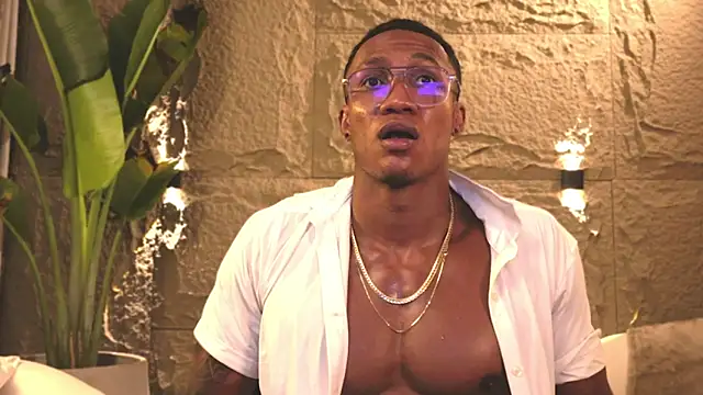 Snapshot of Logan_Varela chatting on March 20, 2025, 4:29 am Logan Varela online show from March 20, 2025, 4:29 am