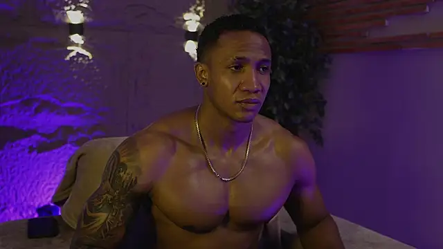 Snapshot of Logan_Varela chatting on October 15, 2025, 8:39 pm Logan Varela online show from October 15, 2025, 8:39 pm