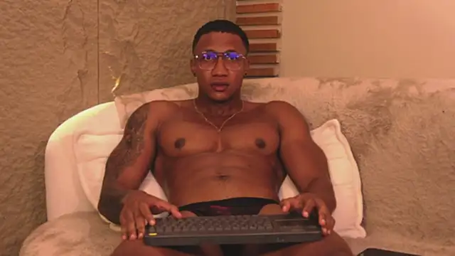 Snapshot of Logan_Varela chatting on March 18, 2025, 4:51 am Logan Varela online show from March 18, 2025, 4:51 am