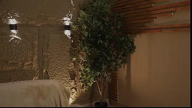 Snapshot of Logan_Varela chatting on September 28, 2025, 2:40 am Logan Varela online show from September 28, 2025, 2:40 am