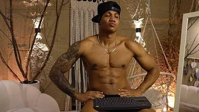 Snapshot of Logan_Varela chatting on September 11, 2025, 12:49 pm Logan Varela online show from September 11, 2025, 12:49 pm