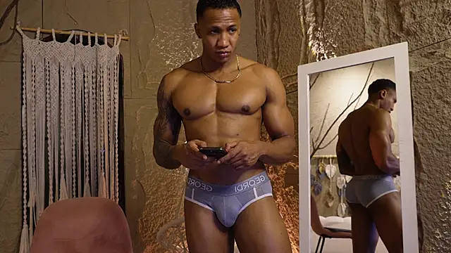 Snapshot of Logan_Varela chatting on September 13, 2025, 12:38 pm Logan Varela online show from September 13, 2025, 12:38 pm