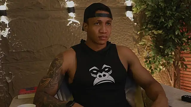 Logan Varela online show from November 29, 2025, 2:06 pm