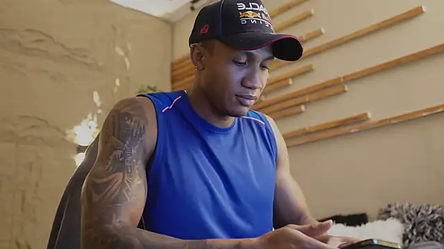 Snapshot of Logan_Varela chatting on February 18, 2026, 1:40 pm Logan Varela online show from February 18, 2026, 1:40 pm