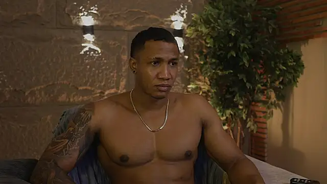 Snapshot of Logan_Varela chatting on October 7, 2025, 1:01 pm Logan Varela online show from October 7, 2025, 1:01 pm