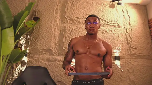 Snapshot of Logan_Varela chatting on March 16, 2025, 5:39 pm Logan Varela online show from March 16, 2025, 5:39 pm