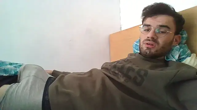 Snapshot of erikamavrik chatting on December 18, 2025, 8:41 am erikamavrik online show from December 18, 2025, 8:41 am