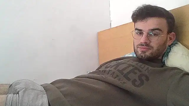 Snapshot of erikamavrik chatting on December 17, 2025, 9:47 am erikamavrik online show from December 17, 2025, 9:47 am