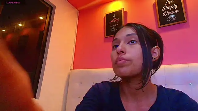 Snapshot of yourcuteneighbourr chatting on February 18, 2025, 9:43 am yourcuteneighbourr online show from February 18, 2025, 9:43 am