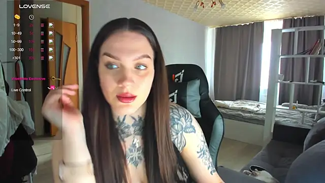 Snapshot of AizaRose chatting on April 14, 2026, 6:07 am AizaRose online show from April 14, 2026, 6:07 am