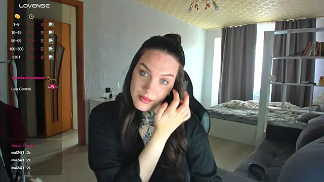 Snapshot of AizaRose chatting on April 15, 2026, 7:03 am AizaRose online show from April 15, 2026, 7:03 am