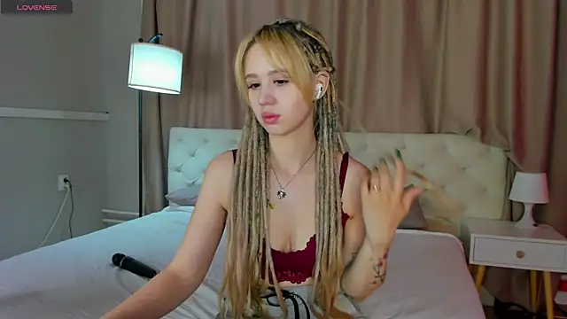 Valerie Woods online show from June 19, 2026, 12:38 am