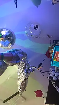 gurlnips online show from January 18, 2026, 4:05 am