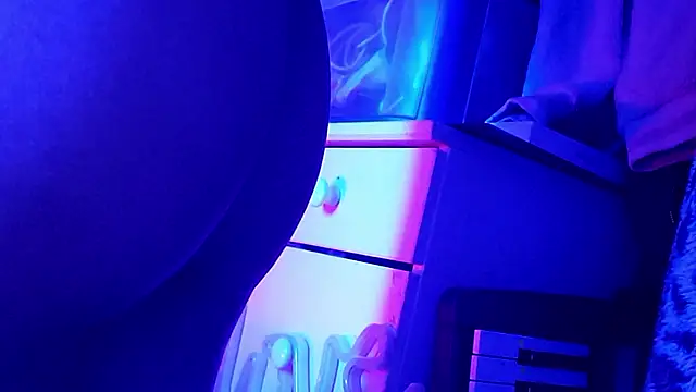 Snapshot of gurlnips chatting on October 19, 2025, 9:23 am gurlnips online show from October 19, 2025, 9:23 am