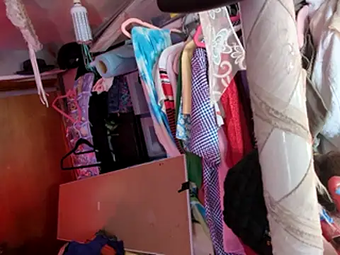 Snapshot of gurlnips chatting on November 19, 2025, 10:10 pm gurlnips online show from November 19, 2025, 10:10 pm