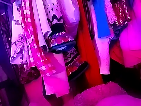 Snapshot of gurlnips chatting on October 14, 2025, 5:24 pm gurlnips online show from October 14, 2025, 5:24 pm