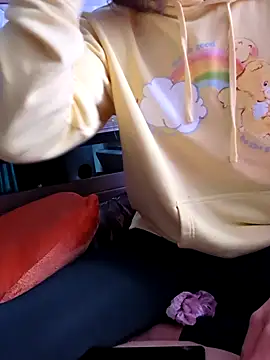 Snapshot of gurlnips chatting on October 11, 2025, 8:43 pm gurlnips online show from October 11, 2025, 8:43 pm