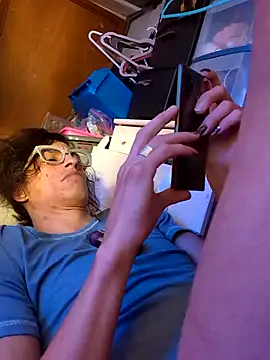 Snapshot of gurlnips chatting on October 19, 2025, 9:28 pm gurlnips online show from October 19, 2025, 9:28 pm