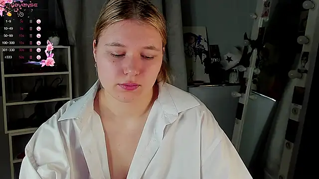 Snapshot of Rebecca_Kelly chatting on December 23, 2025, 2:33 am Rebecca Kelly online show from December 23, 2025, 2:33 am