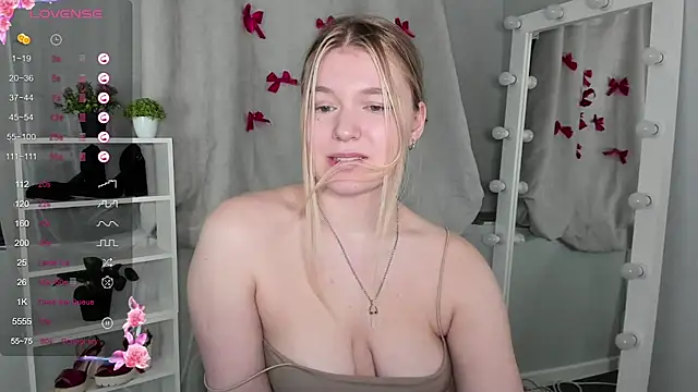 Snapshot of Rebecca_Kelly chatting on March 11, 2025, 9:37 pm Rebecca Kelly online show from March 11, 2025, 9:37 pm