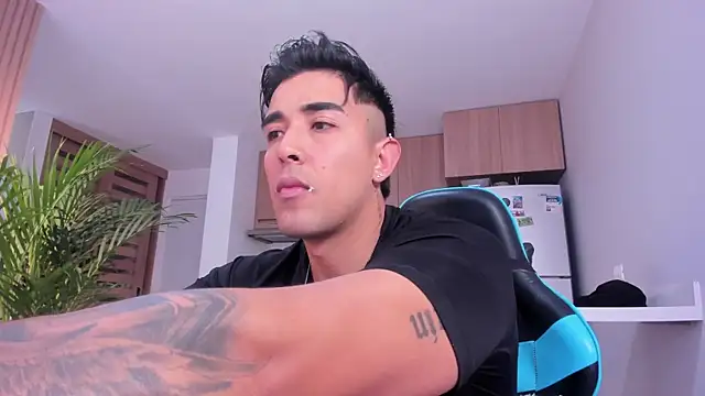 Snapshot of Alan_greek_1 chatting on January 8, 2026, 1:06 pm Alan greek 1 online show from January 8, 2026, 1:06 pm