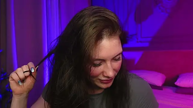 Liv Fay online show from November 21, 2025, 2:49 pm