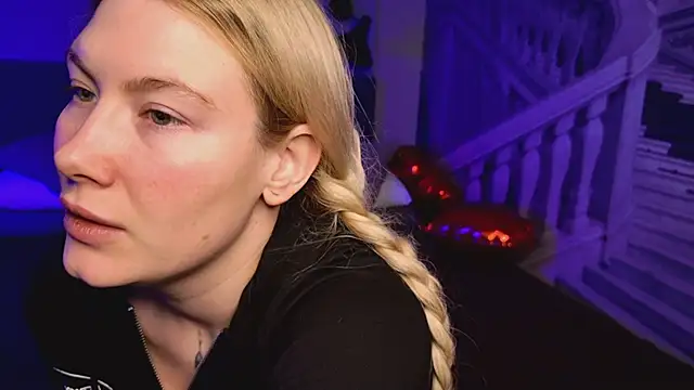 Snapshot of Liv_Fay chatting on February 22, 2025, 1:46 pm Liv Fay online show from February 22, 2025, 1:46 pm