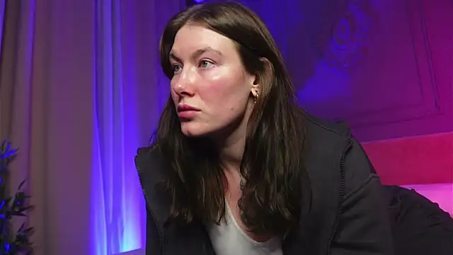 Liv Fay online show from November 28, 2025, 3:01 pm