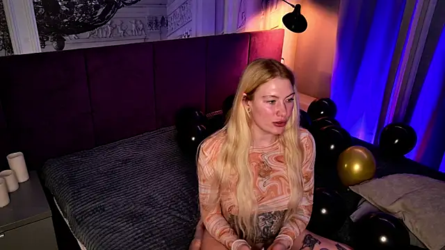 Snapshot of Liv_Fay chatting on February 3, 2025, 2:45 pm Liv Fay online show from February 3, 2025, 2:45 pm