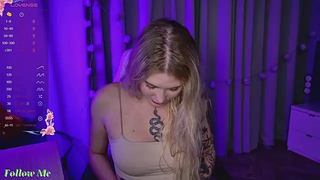 Snapshot of Liv_Fay chatting on February 26, 2025, 10:58 pm Liv Fay online show from February 26, 2025, 10:58 pm