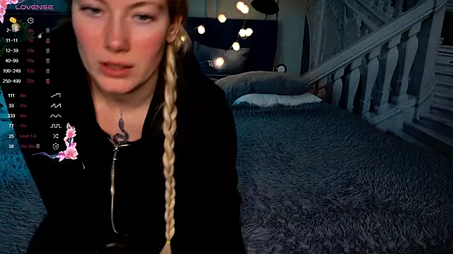Snapshot of Liv_Fay chatting on March 5, 2025, 7:27 pm Liv Fay online show from March 5, 2025, 7:27 pm