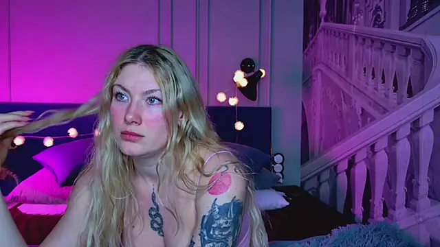 Snapshot of Liv_Fay chatting on March 8, 2025, 12:44 am Liv Fay online show from March 8, 2025, 12:44 am