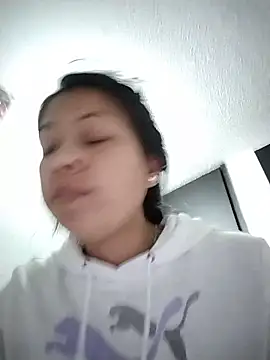 Tiphanydirty3 online show from May 17, 2026, 2:22 am