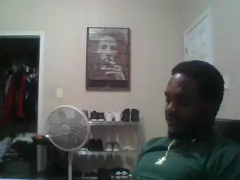 Snapshot of Hugedick0071 chatting on December 25, 2024, 8:29 am Hugedick0071 online show from December 25, 2024, 8:29 am