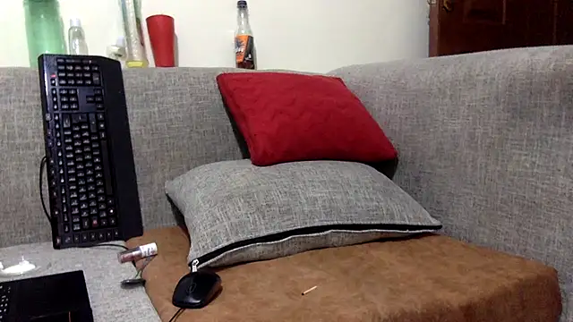 creamyjuices01 online show from March 25, 2026, 11:47 pm