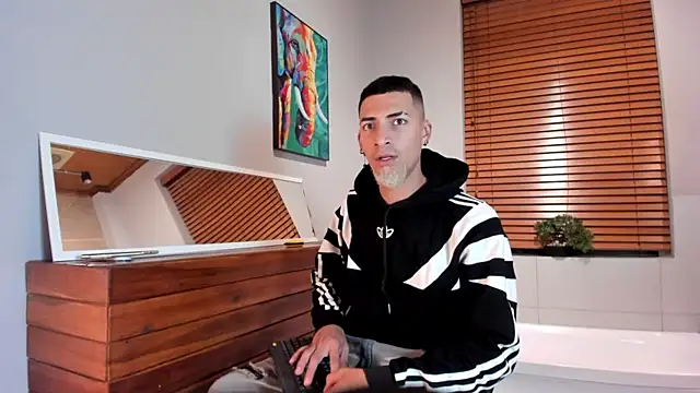 DrakeNeumann online show from October 12, 2025, 3:52 am