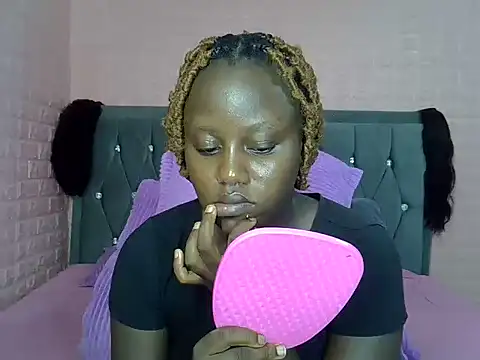 Snapshot of sexybree_ chatting on April 14, 2026, 11:21 pm sexybree online show from April 14, 2026, 11:21 pm