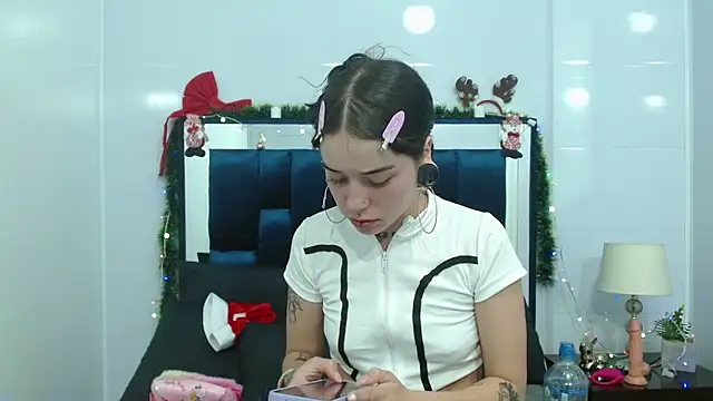 Snapshot of meloddy_collins chatting on December 11, 2024, 12:55 pm meloddy collins online show from December 11, 2024, 12:55 pm