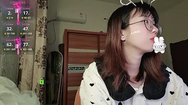 Snapshot of Lili_666 chatting on November 30, 2025, 9:37 pm Lili 666 online show from November 30, 2025, 9:37 pm